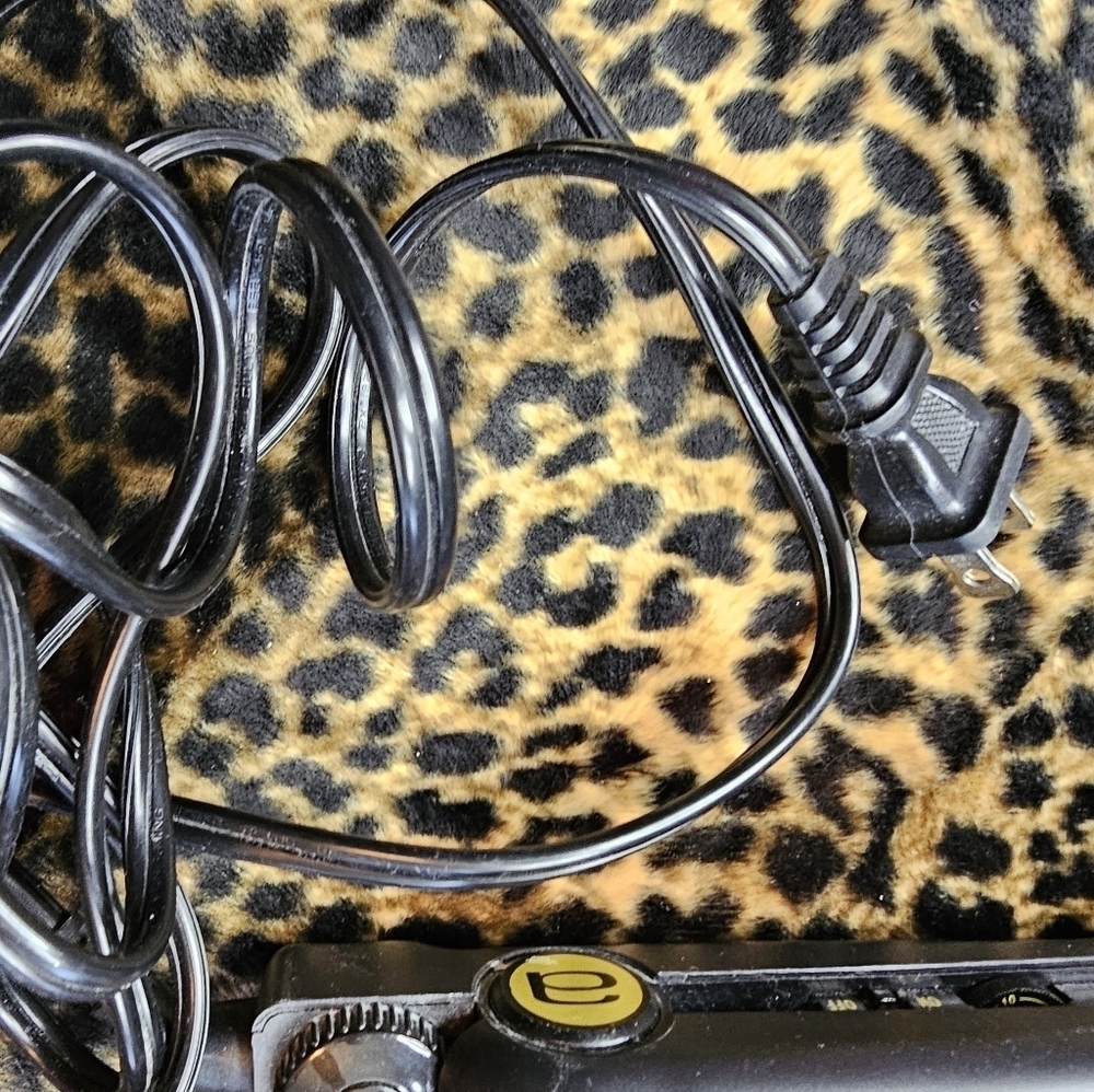 ANDIS HAIR CERAMIC FLAT IRON ELECTRICAL - Picture 7 of 14